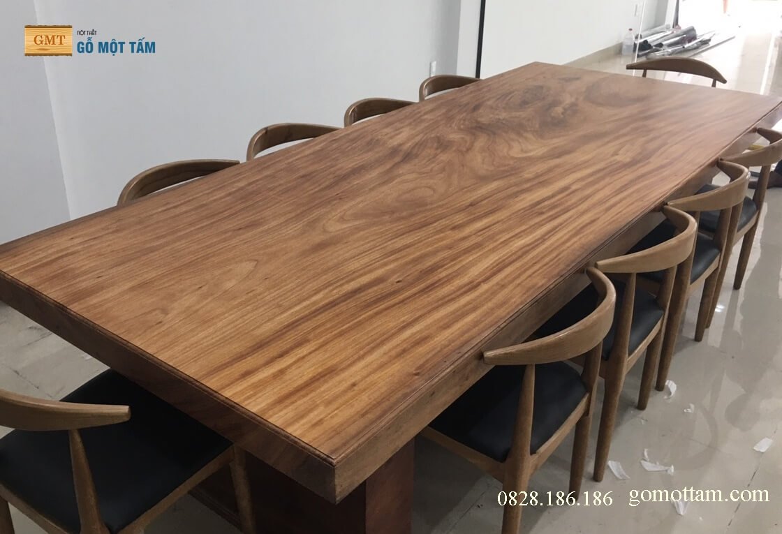 bàn gỗ gõ nguyên khối