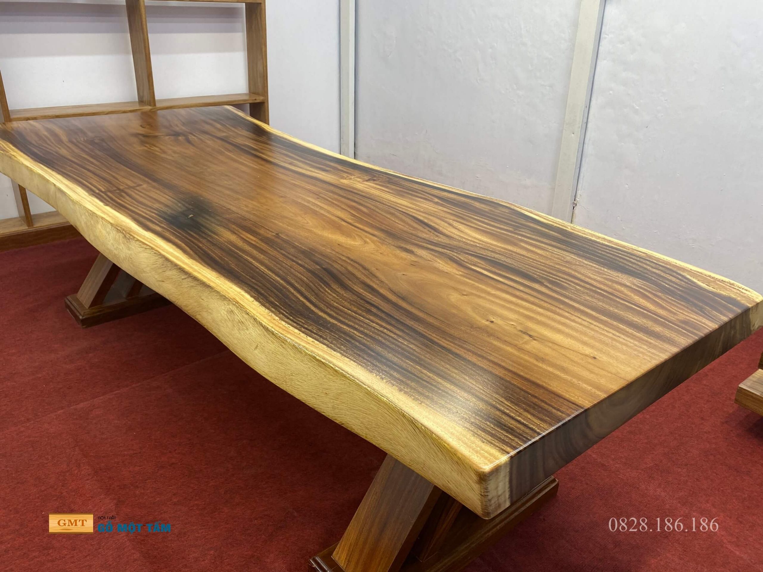 bàn gỗ nguyên khối
